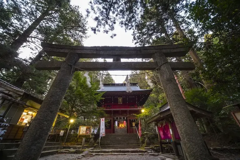 花園神社の境内